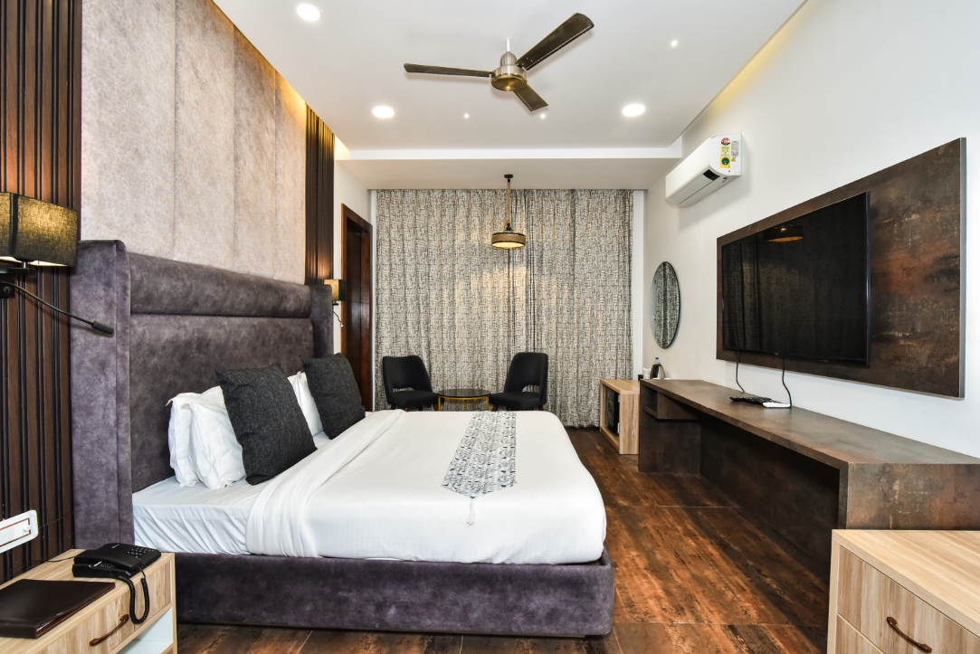 Himalayan View Super Deluxe - With Private Balcony